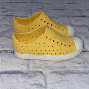 Native Jefferson Yellow and. White Slip-On Shoe. Size 10